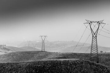 Strommasten in der Landschaft