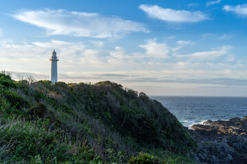 Fototapeta na wymiar 早朝の岬の灯台