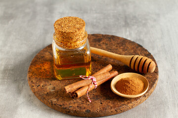Natural remedy made from honey and cinnamon
