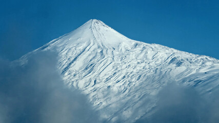 Fototapeta na wymiar snow covered mountain