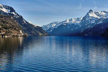 Obraz na płótnie Canvas Scenic View Of Lake And Snowcapped Montains Against Sky
