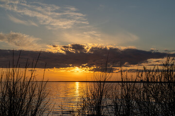 Fototapeta na wymiar sunset on the Gulf of Finland