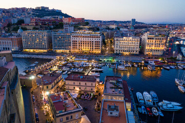 Fototapeta premium The colourful city of Naples at dusk