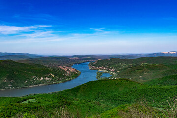 Fototapeta na wymiar view of the river