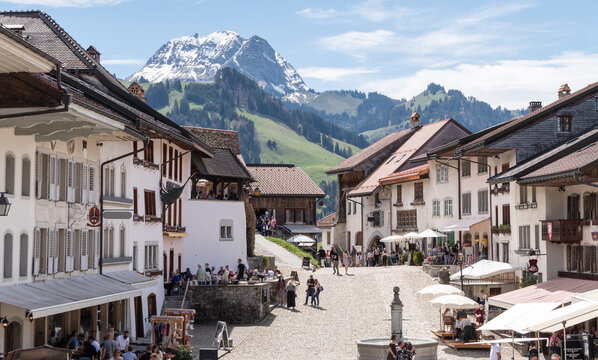 Place Du Village De Gruyères En Suisse