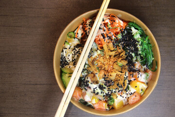 Plate of poke with salmon and vegatables