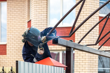 A worker welds metal to the canopy. Technologies