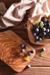 ブルーベリーとカッティングボード