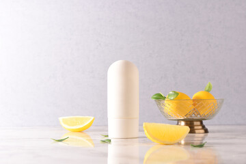 ボタニカルなスキンケアボトル