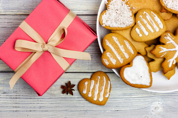 Pink gift with beige ribbon and christmas cookies