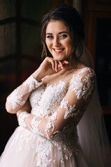 Obraz na płótnie Canvas beautiful bride posing in the wedding morning room. Cheerful you