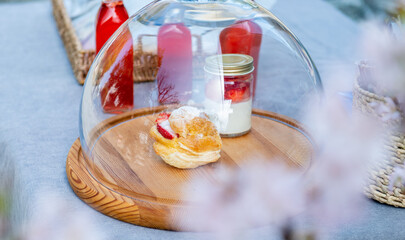 いちごのシュークリーム