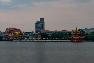 Obraz premium Panorama of the lotus pond in Kaohsiung, Taiwan. Image taken at sunset on a cloudy day.