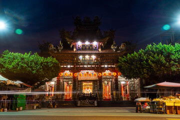Fototapeta premium Long exposure photo of a temple in Kaohsiung, Taiwan