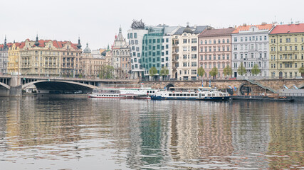 Obraz premium Riverside and bridge in Prague and flood threat.