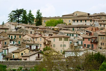 Fototapeta na wymiar view of the city of spoleto 