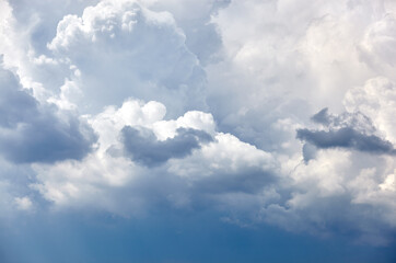 Obraz premium Abstract image of blurred sky. Blue sky background with cumulus clouds