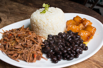 Pabellón criollo, plato típico de Venezuela