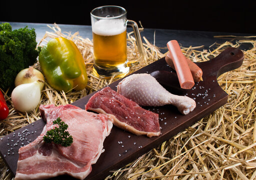 Diferentes tipos de carnes para parrilla o asado