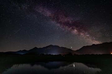 Naklejka premium Watching the Milky way