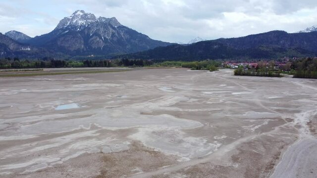 Forggensee bei Niedrigwasser, Schwangau, Ostallg&auml;u, Bayern, Deutschland