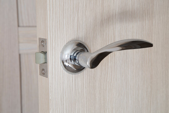 Interior door locks. Installation and sale of door locks.