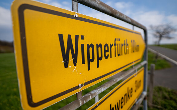 Verkehrsschild Wipperf&uuml;rth Schwenke
