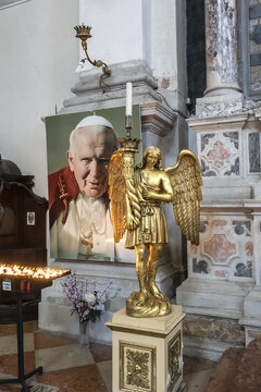 Interior of Church of San Moise (Chiesa di San Moise, 1668) - Roman Catholic church in Venice. VENICE, ITALY. August 11, 2016.