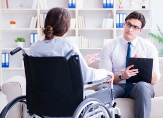 Patient visiting psychotherapist to deal with consequences of tr
