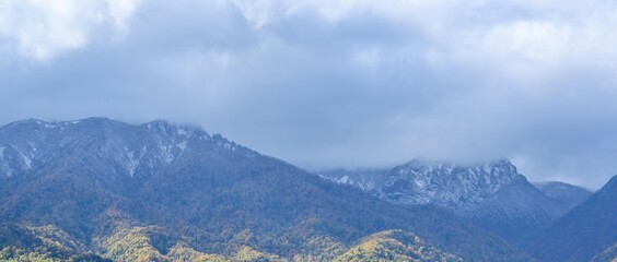 雪山と紅葉のパノラマ情景＠北海道