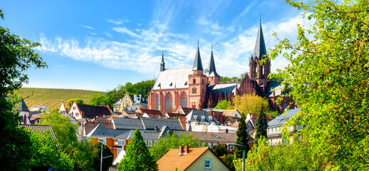 Town view of medieval Oppenheim on the Rhine with St. Catherine's Church -Katharienenkirche-,...