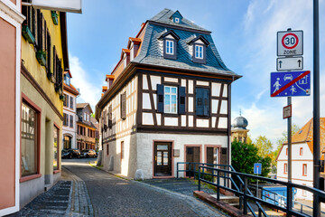 Obraz premium Cityscape with buildings and narrow Streets of the idyllic village Oppenheim at Rhine, Germany