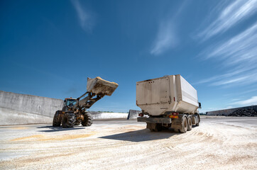 Fototapeta premium wheel bucket loader loading truck