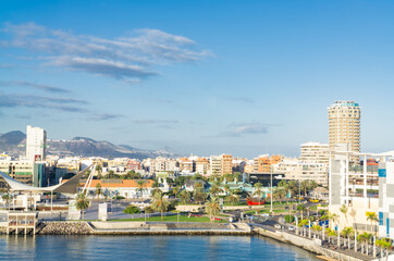Obraz premium Morning in the harbor at the cruise terminal with a view of the city of Gran Canaria, Spain, December 22, 2019