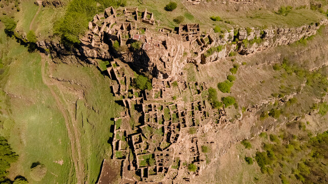 &nbsp;The ghost village of Gamsutl is the oldest settlement in the Republic of Dagestan. It is unique for its unusual architecture, similar to the city of Machu Picchu in Peru. At the moment it is abandone