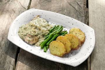 chicken breast with blue cheese sauce and roast potatoes