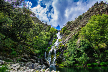 Fototapeta na wymiar Landscape Of A Spectacular Waterfall In The Middle Of Nature Called: El Chorrituelo De Ovejuela. Located In Las Hurdes, North Of Cáceres-Spain. Nature