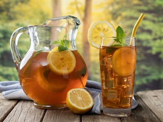 Glass of Iced Tea With Lemon Slices - 434102734