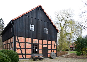 Fototapeta na wymiar Historische Wassermühle am Fluss Warnau, Cordingen, Niedersachsen