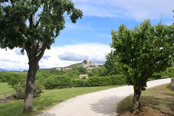 Fototapeta na wymiar Das alte Bergdorf Bonnieux in der Provence, Frankreich