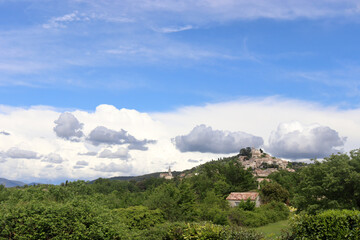 Fototapeta na wymiar Das alte Bergdorf Bonnieux in der Provence, Frankreich