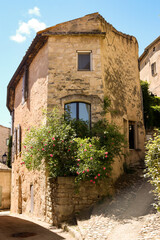 Fototapeta na wymiar Im alten Dorf Lacoste am Luberon in der Provence, Frankreich