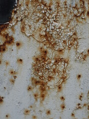 Rdza na białym postarzałym tle