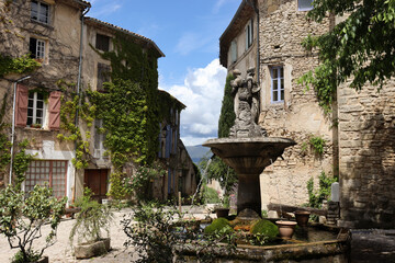 Das alte Bergdorf Saignon, Provence, Frankreich