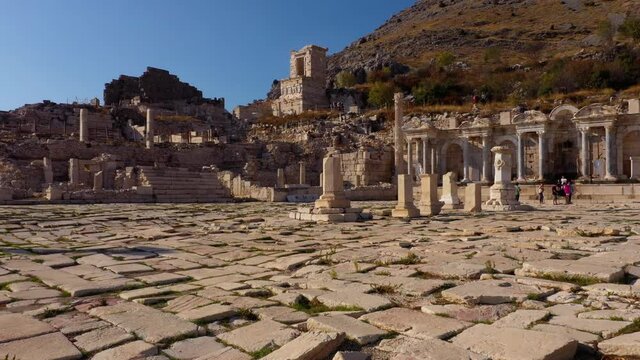 View of ruins of an ancient Roman city.