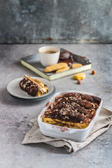 Tiramisù with chocolate rice and hazelnuts (ph. Tiziana Molti)
