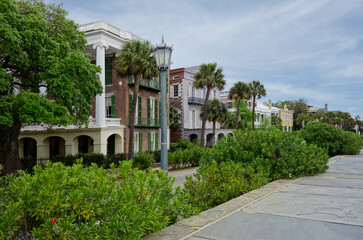 Fototapeta na wymiar Historic homes along East Bay Street on The Battery in Charleston SC