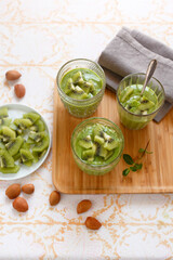 Smoothie with kiwi fruit almonds cucumber and mint (ph. Marianna Franchi)