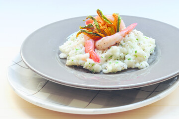 Risotto with scampi and courgette flowers (ph. Archivio Collection)