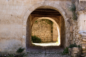 Fototapeta na wymiar Im alten Dorf Oppède-le-Vieux am Luberon, Provence, Frankreich